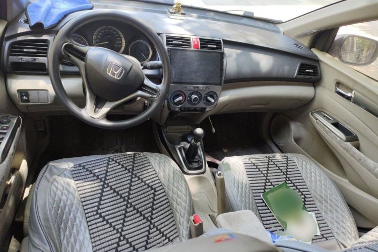 Used Honda City Classic 2012 1.5L manual Elite Edition Center Console
