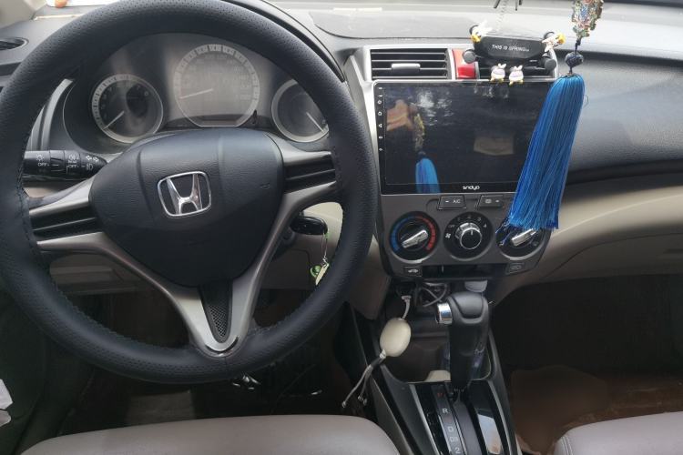 Used Honda City Classic 2012 1.5L Automatic Elite Edition Center Console