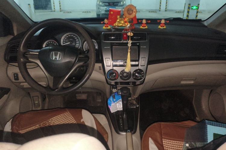 Used Honda City Classic 2012 1.5L Automatic Flagship Edition Center Console