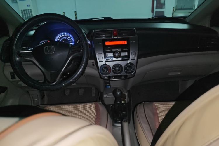 Used Honda City Classic 2012 1.5L manual Elite Edition Center Console