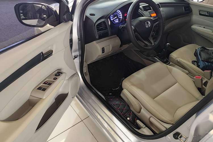 Used Honda City Classic 2012 1.5L manual Comfort version Driver Seat