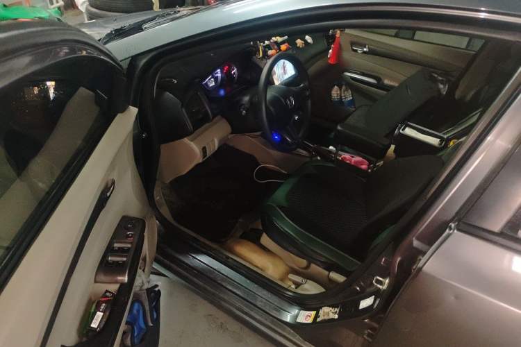 Used Honda City Classic 2012 1.5L Automatic Elite Edition Driver Seat