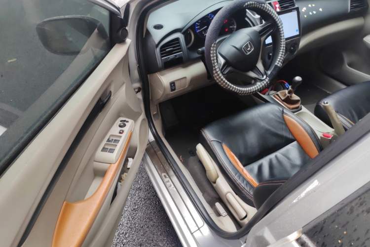 Used Honda City Classic 2012 1.5L manual Comfort version Driver Seat
