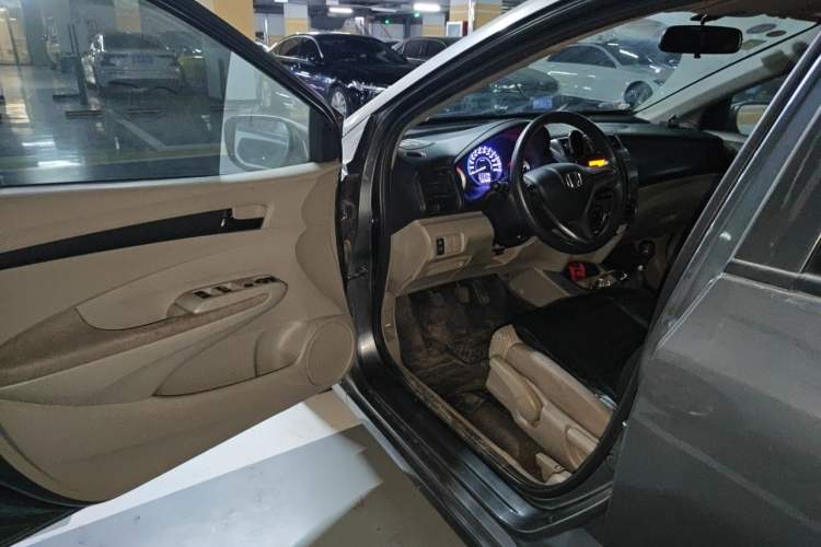 Used Honda City Classic 2012 1.5L manual Comfort version Driver Seat