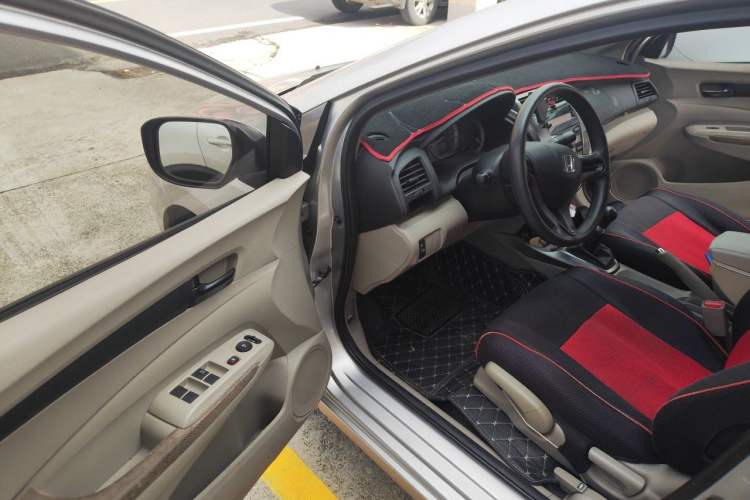 Used Honda City Classic 2012 1.5L manual Comfort version Driver Seat