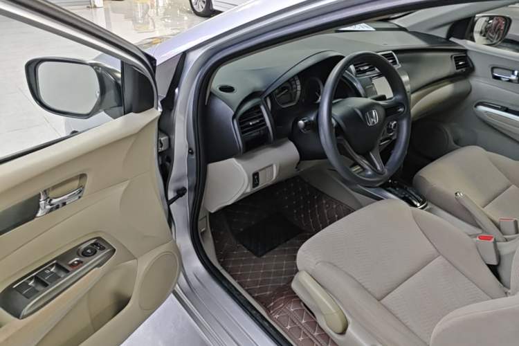 Used Honda City Classic 2012 1.5L Automatic Elite Edition Driver Seat