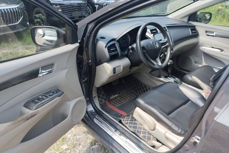 Used Honda City Classic 2012 1.5L Automatic Elite Edition Driver Seat