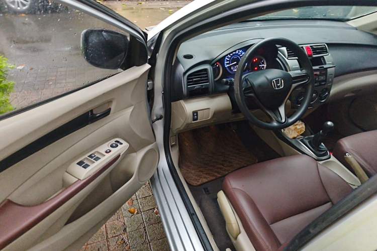 Used Honda City Classic 2012 1.5L manual Comfort version Driver Seat