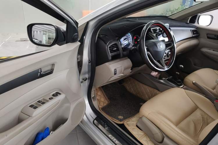 Used Honda City Classic 2012 1.5L manual Comfort version Driver Seat