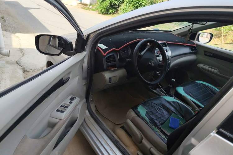 Used Honda City Classic 2012 1.5L manual Comfort version Driver Seat