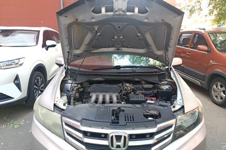 Used Honda City Classic 2012 1.5L manual Comfort version Engine Bay