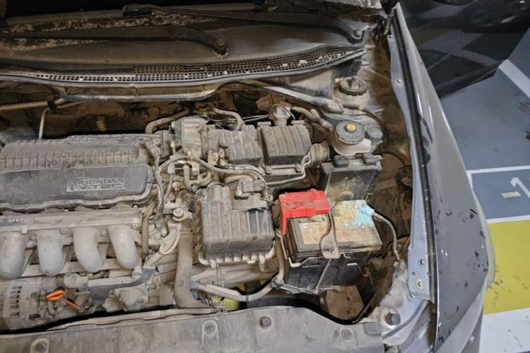 Used Honda City Classic 2012 1.5L manual Comfort version Engine Bay Left