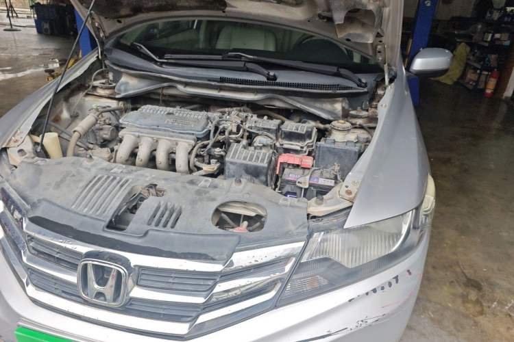 Used Honda City Classic 2012 1.5L manual Elite Edition Engine Bay Left