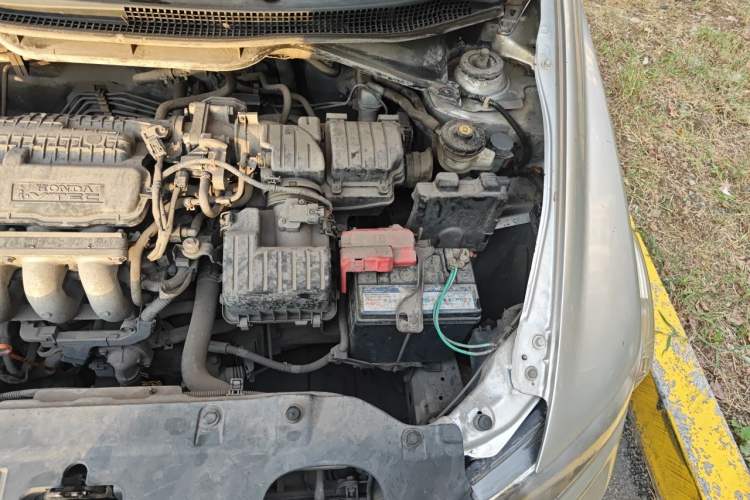 Used Honda City Classic 2012 1.5L manual Comfort version Engine Bay Left