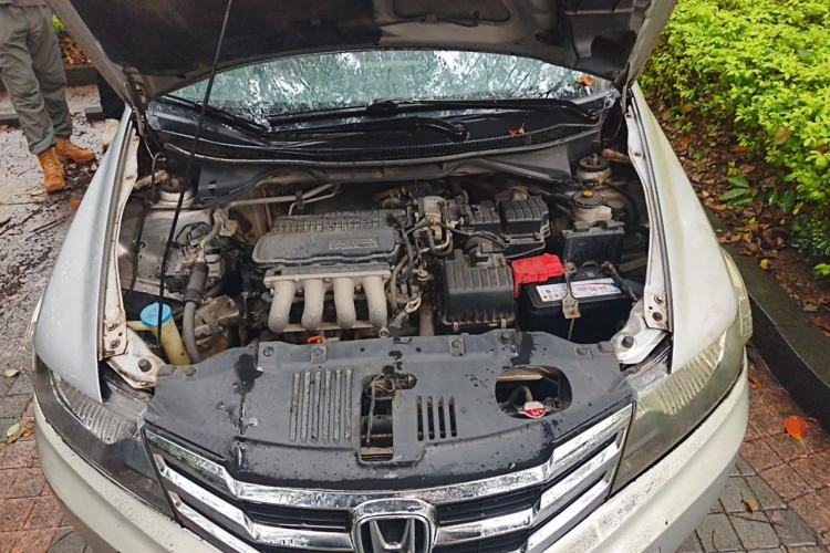 Used Honda City Classic 2012 1.5L manual Comfort version Engine Bay