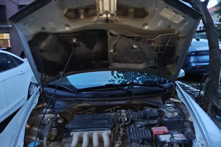Used Honda City Classic 2012 1.5L manual Elite Edition Engine Bay