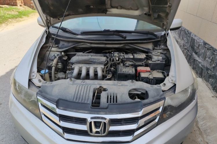 Used Honda City Classic 2012 1.5L manual Comfort version Engine Bay
