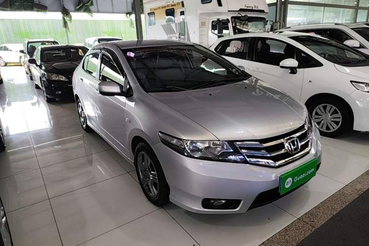 Used Honda City Classic 2012 1.5L manual Comfort version Front Right 45 Deg