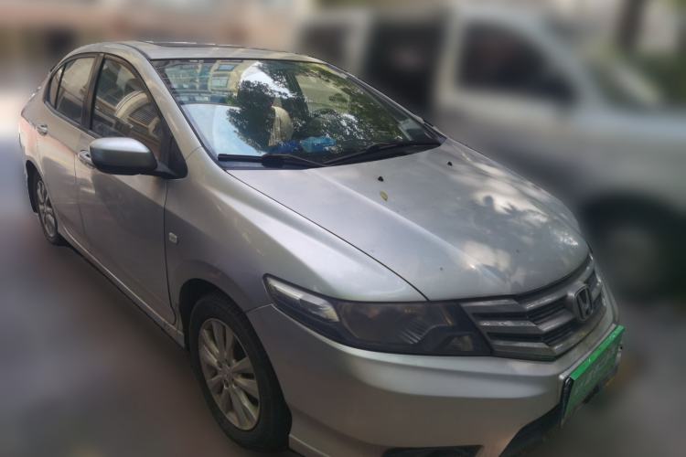 Used Honda City Classic 2012 1.5L manual Elite Edition Front Right 45 Deg