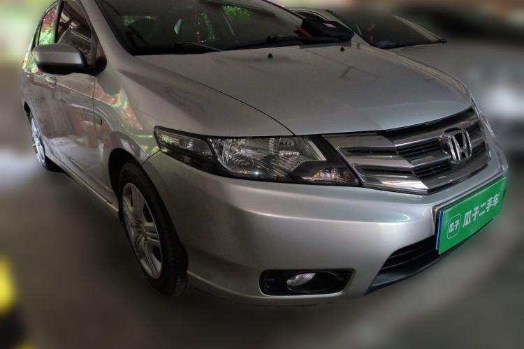 Used Honda City Classic 2012 1.5L manual Comfort version Front Right 45 Deg