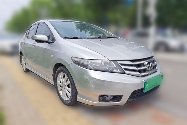 Used Honda City Classic 2012 1.5L manual Comfort version Front Right 45 Deg