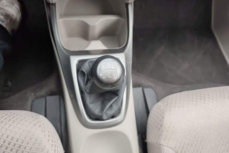 Used Honda City Classic 2012 1.5L manual Comfort version Gear Lever