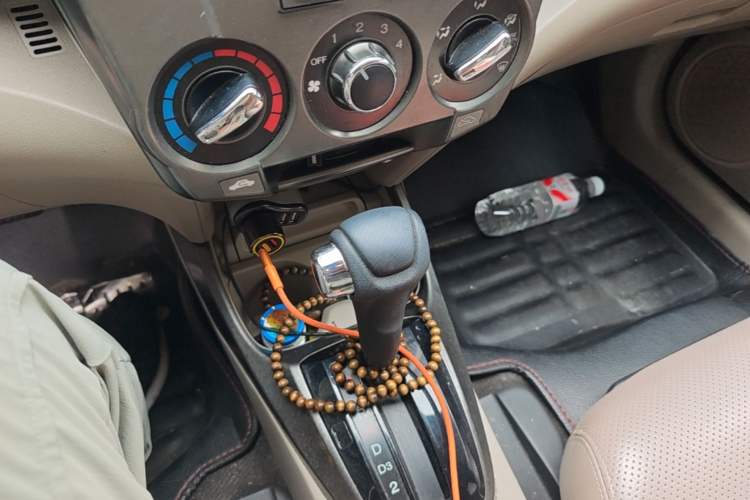Used Honda City Classic 2012 1.5L Automatic Elite Edition Gear Lever