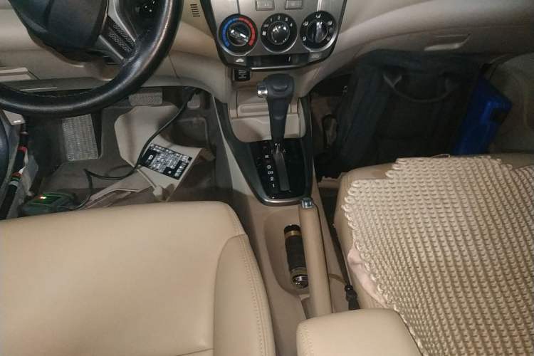 Used Honda City Classic 2012 1.5L Automatic Elite Edition Gear Lever