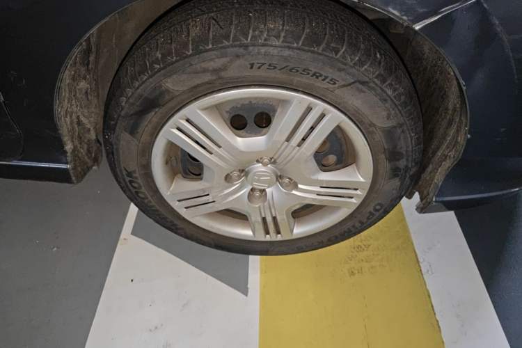 Used Honda City Classic 2012 1.5L manual Comfort version Right Front Wheel Hub