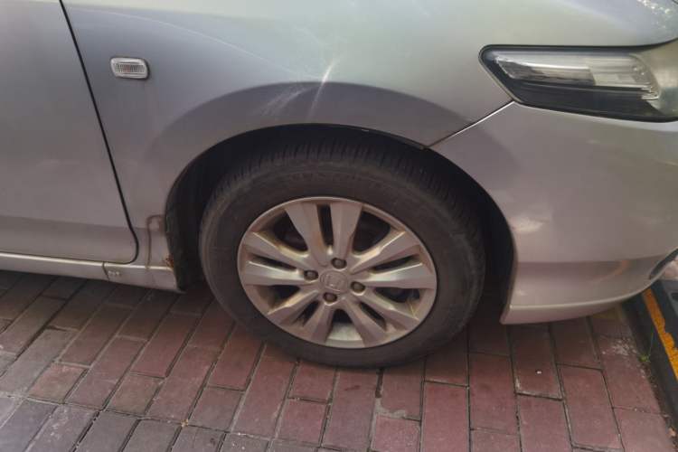 Used Honda City Classic 2012 1.5L manual Elite Edition Right Front Wheel Hub