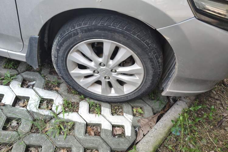 Used Honda City Classic 2012 1.5L manual Elite Edition Right Front Wheel Hub