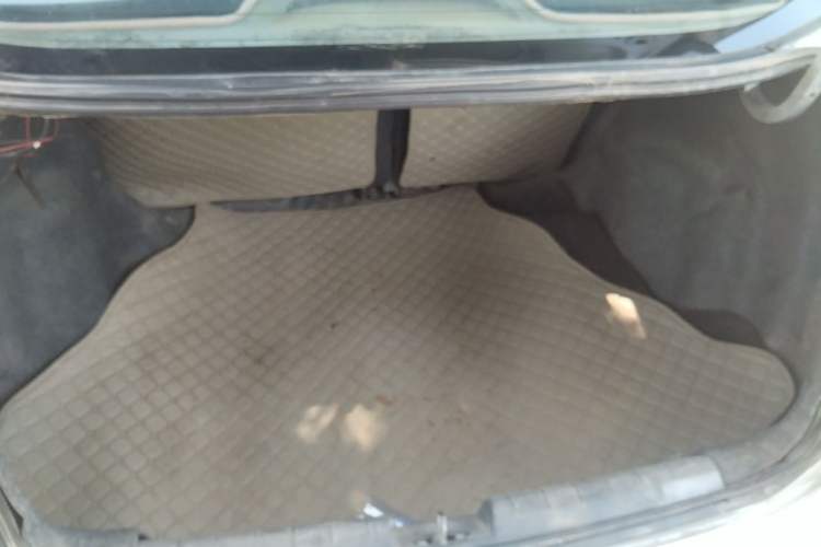 Used Honda City Classic 2012 1.5L manual Comfort version Trunk