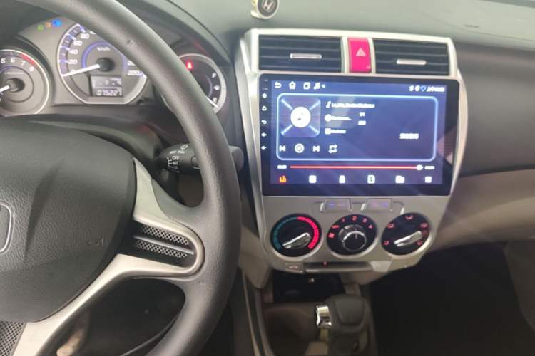 Used Honda City Classic 2012 1.5L Automatic Elite Edition Audio And AC Panel