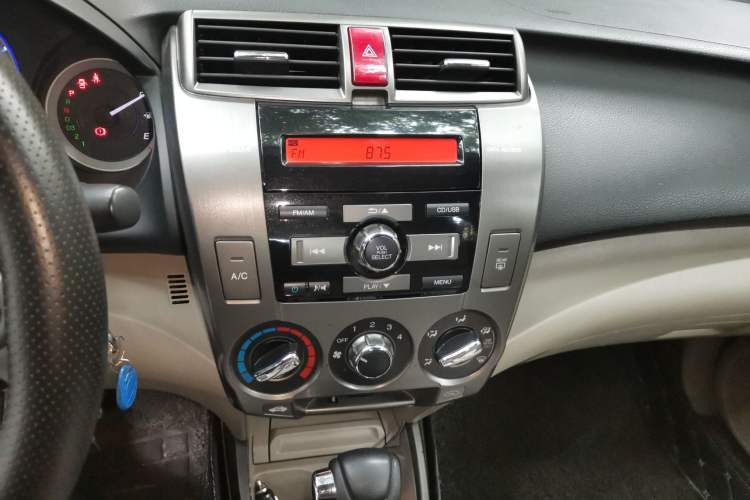 Used Honda City Classic 2012 1.5L Automatic Elite Edition Audio And AC Panel