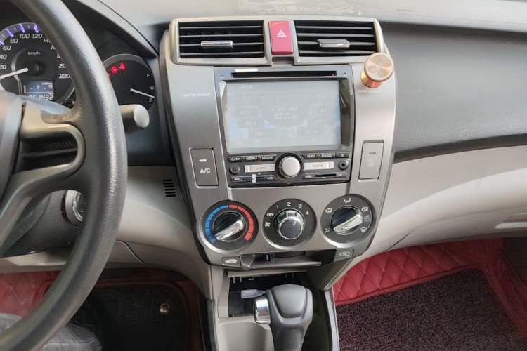Used Honda City Classic 2012 1.5L Automatic Elite Edition Audio And AC Panel