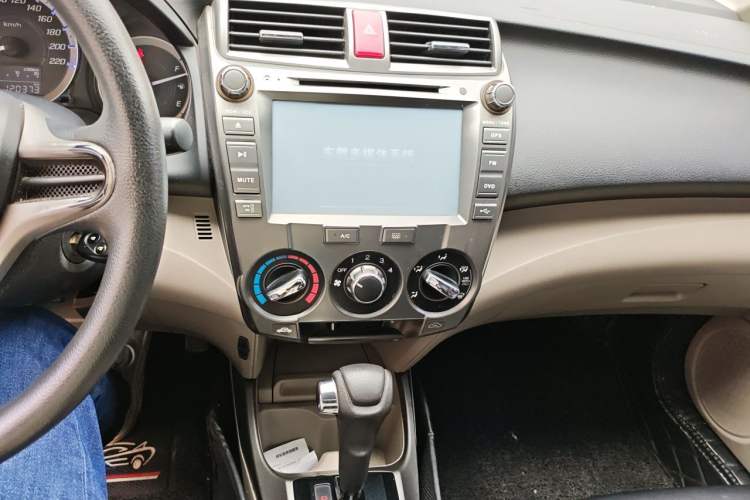 Used Honda City Classic 2012 1.5L Automatic Elite Edition Audio And AC Panel