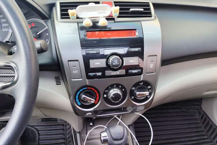 Used Honda City Classic 2012 1.5L Automatic Elite Edition Audio And AC Panel