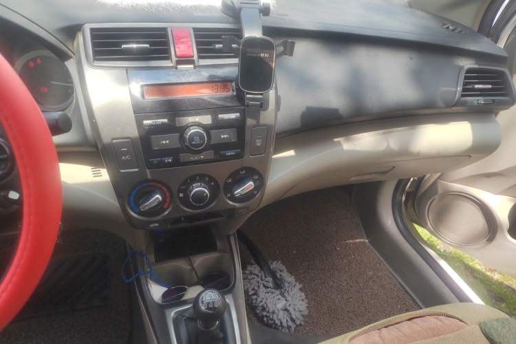 Used Honda City Classic 2012 1.5L manual Elite Edition Audio And AC Panel