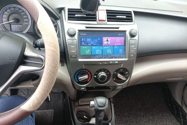 Used Honda City Classic 2012 1.5L Automatic Elite Edition Audio And AC Panel