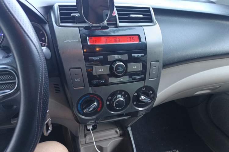 Used Honda City Classic 2012 1.5L manual Elite Edition Audio And AC Panel