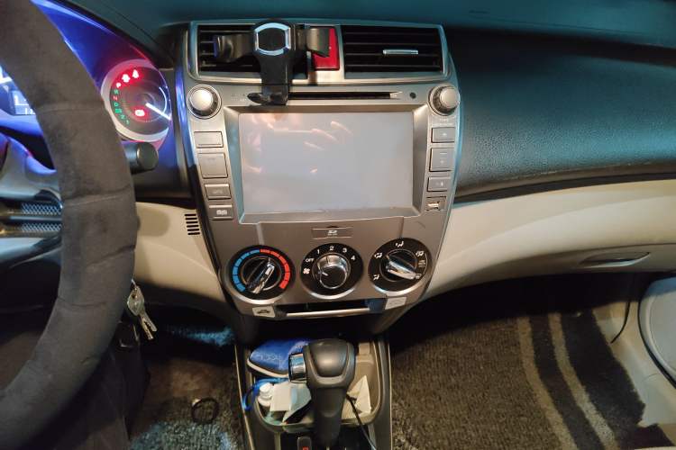 Used Honda City Classic 2012 1.5L Automatic Elite Edition Audio And AC Panel
