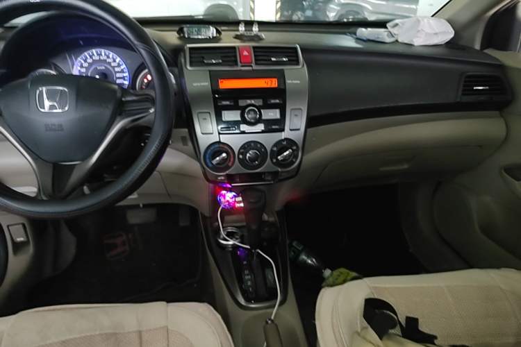 Used Honda City Classic 2012 1.5L Automatic Elite Edition Audio And AC Panel