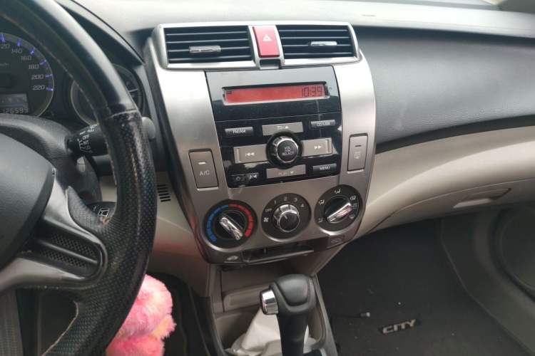 Used Honda City Classic 2012 1.5L Automatic Elite Edition Audio And AC Panel
