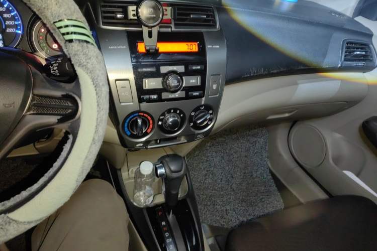 Used Honda City Classic 2012 1.5L Automatic Elite Edition Audio And AC Panel