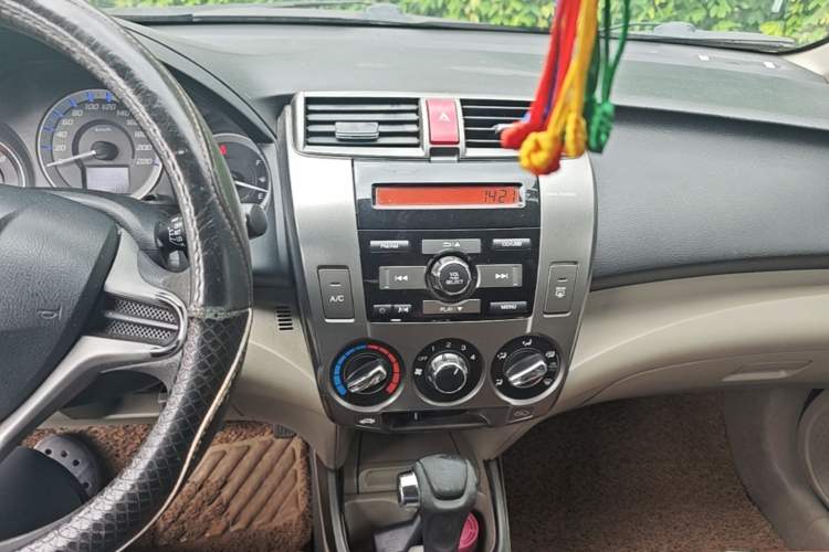 Used Honda City Classic 2012 1.5L Automatic Elite Edition Audio And AC Panel