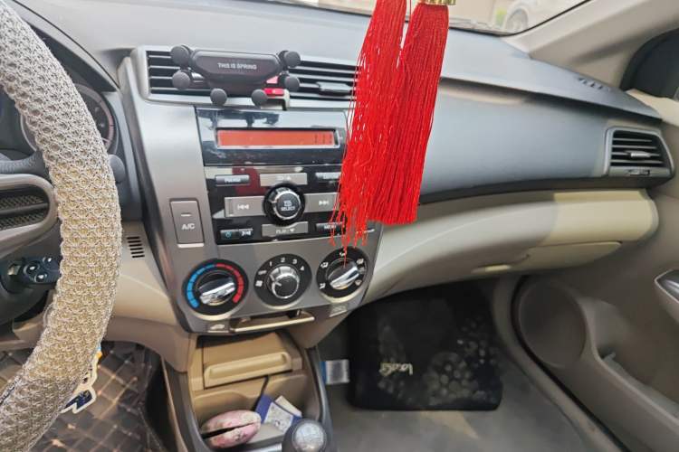 Used Honda City Classic 2012 1.5L manual Elite Edition Audio And AC Panel
