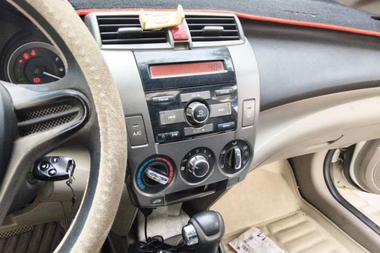 Used Honda City Classic 2012 1.5L Automatic Elite Edition Audio And AC Panel