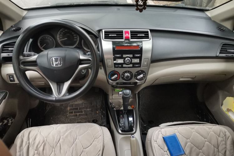 Used Honda City Classic 2012 1.5L Automatic Elite Edition Center Console
