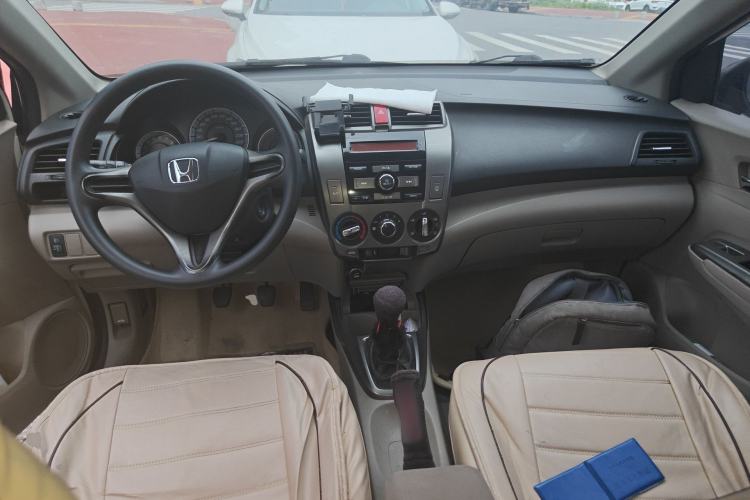 Used Honda City Classic 2012 1.5L manual Elite Edition Center Console