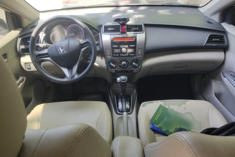 Used Honda City Classic 2012 1.5L Automatic Elite Edition Center Console